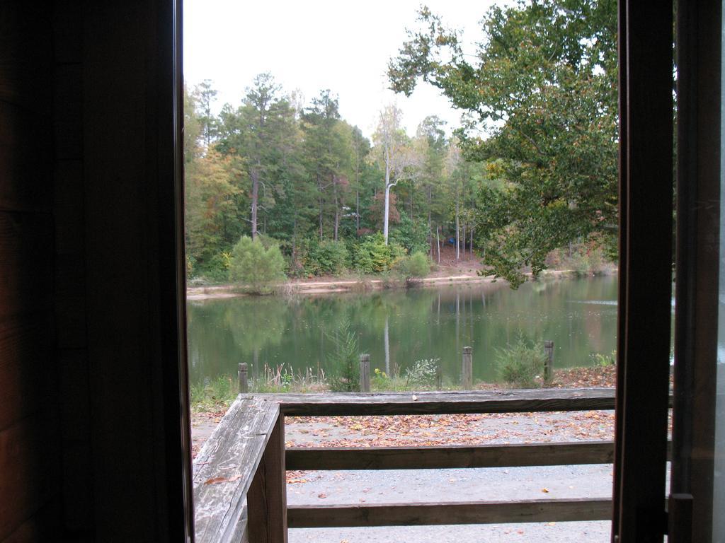 Forest Lake Camping Resort Lakefront Cabin 1 Advance Bagian luar foto